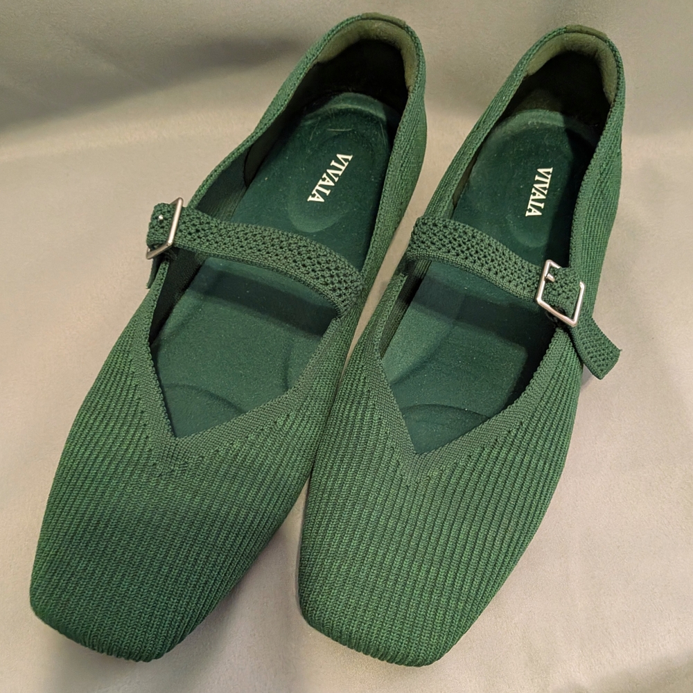 Vivaia Women's Classic Green Flats Size 10 - Picture 5 of 9